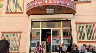 Diyarbakır'da ailelerin hdp önündeki eylemi sürüyor