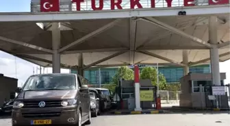 Dönüşe geçen gurbetçiler, memleket lezzetlerini de götürüyor