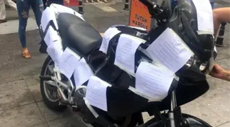 Motosiklet sürücüsünün park inadı esnafı bezdirdi