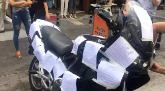 Motosiklet sürücüsünün park inadı esnafı bezdirdi