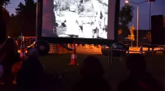 Açık Hava Sinemasında 'Bir Millet Uyanıyor' filmi izlendi