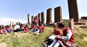 Ahlat'ta ilk ders zili, tarihi Selçuklu Mezarlığı'nda çaldı
