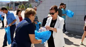 Başkan Köse, kent meydanında temizlik yaptı