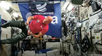 'DJ' astronot uzaydan Ibiza'daki partiyi yönetti
