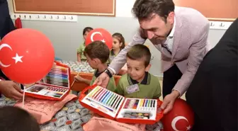 Dursunbey'de öğrencilere kırtasiye seti