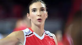 Eda Erdem ve Naz Aydemir'den ailelere voleybol tavsiyesi