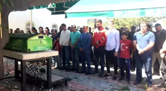 Milli sporcu tarafından bıçaklanan Özdemir toprağa verildi