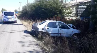 Otomobil bariyerlere çarptı; 4 yaralı