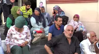 Oturma eylemi yapan Diyarbakır annelerine destek ziyareti