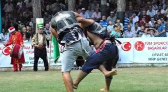 Özbek kardeşler, birincilik için güreşti