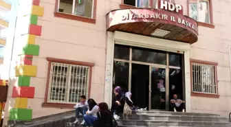 Ailelerin HDP önündeki evlat arayışı devam ediyor