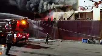 Hatay'da buğday yüklü gemide yangın paniği