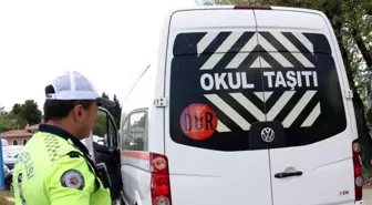 Kocaeli'de okul önü ve çevresinde yapılan uygulamada aranan 9 kişi yakalandı