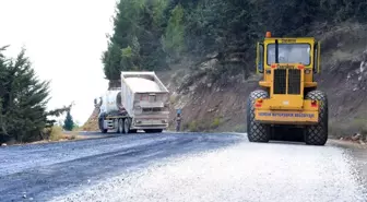 Tarsus'ta 2 yıldır asfaltlanması beklenen yolda çalışmalar başladı