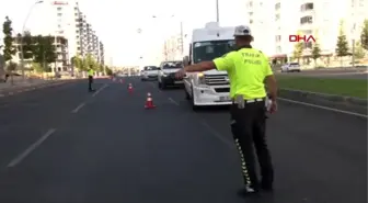 Diyarbakır sürücüsü denetimden kaçan okul servisi, trafikten men edildi