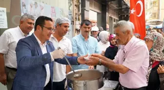 Mustafakemalpaşa'da aşure ikramı Başkan Kanar'la devam etti