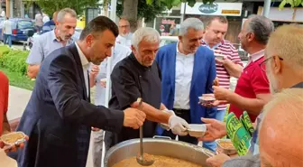 Sapanca Belediyesi aşure dağıttı