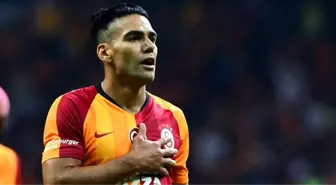 Galatasaray forması giyen damat ve geline Falcao'dan mutluluk mesajı!