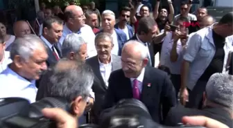 Adana kılıçdaroğlu, adana'da hasta arkadaşını ziyaret etti