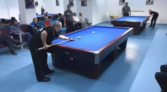 Bilardo il şampiyonu Salih Tekkeli