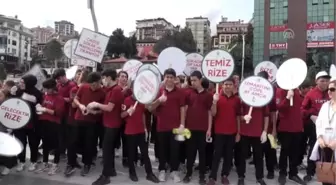 Çevre temizliğine dikkati çekmek için çöp topladılar