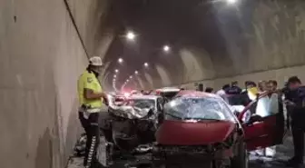 Pendik'te iki otomobil çarpıştı: 2 ölü, 1 yaralı