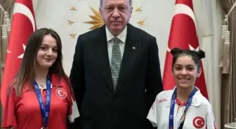 Erdoğan, milli sporcular sümeyye ve sevilay'ı kabul etti