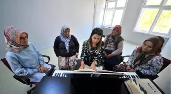 Köylü kadınların 'piyano' heyecanı