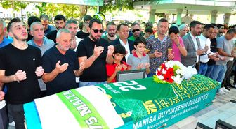 Kazada ölen genç futbolcu formasıyla defnedildi