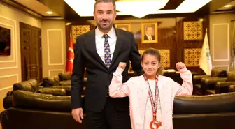 Minik sporculardan Başkan Ertuğrul Çetin'e ziyaret