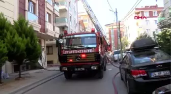 Sancaktepe'de çatı katında yangın