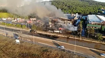 Tuzla'da yanan fabrikanın son durumu havadan görüntülendi