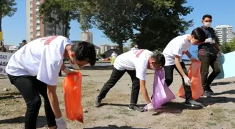 Öğrenciler sokak sokak gezip çöp topladı