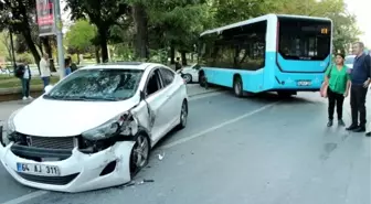 Taksim'de kontrolden çıkan otobüs iki otomobile çarptı