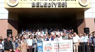 Tekel bayii ruhsatı vermeyen belediye başkanına STK'lardan destek