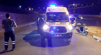 Motosiklet devrildi: 2 yaralı