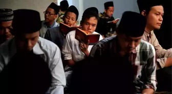 Zinayı yasaklamaya hazırlanan Endonezya'da milyonlarca kişi hapis cezasıyla karşı karşıya