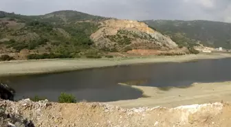 (Özel) Baraj suyu çekildi, eski köprü gün yüzüne çıktı