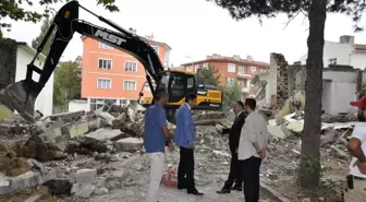 Söğüt'te yeni projeler için yıkım çalışmaları başladı