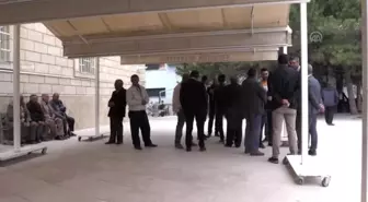 Ünlü ozan Neşet Ertaş'ın kız kardeşi defnedildi