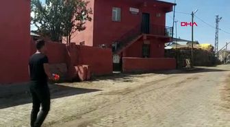 Erzurum topladıkları oyuncaklarla çocukların yüzünü güldürdüler