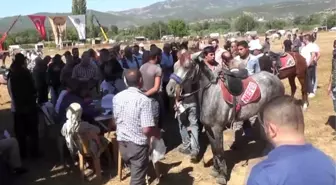 Ödemiş'te rahvan atlar yarıştı