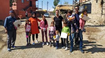 Topladıkları oyuncaklarla çocukların yüzünü güldürdüler