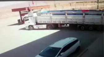 Erzurum oğlunu birliğine bıraktı dönüşte kaza yaptı 2 ölü, 3 yaralı