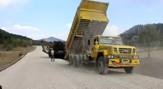 Derebucak'ta yol asfaltlama çalışmaları