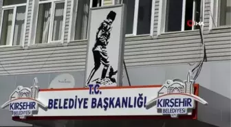 Kırşehir'de, cadde ve sokaklarda Neşet Ertaş türküleri seslendiriliyor