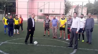 Kurumlar arası futbol turnuvası baklava jestiyle başladı