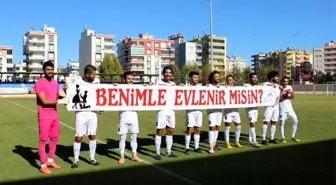 Stadyumda 2 bin kişinin önünde 'Benimle evlenir misin' teklifi