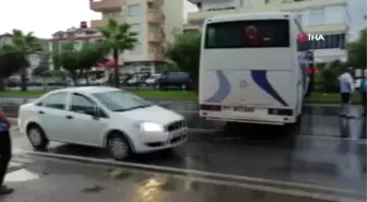 Alanya'da yağış kazalara neden oldu