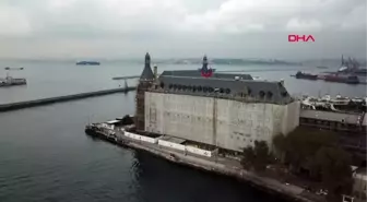 Haydarpaşa garı'nın simgesi olan saat yerine monte edildi